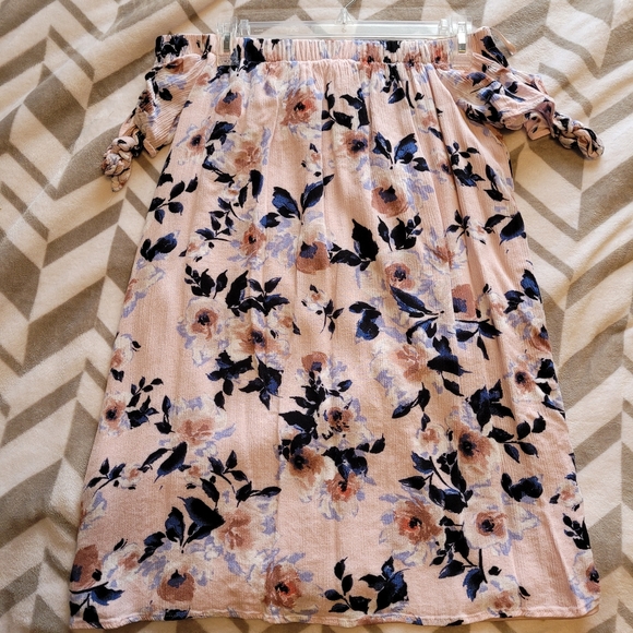 Dress - Picture 2 of 2